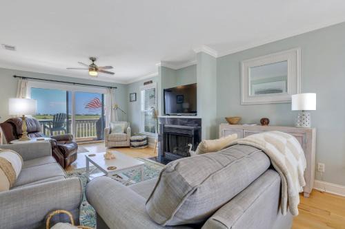 New Listing! Marsh & Harbor Island Views in a Wildlife Sanctuary