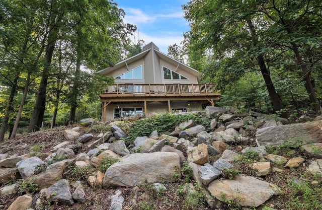 NEW LISTING! Mountain Chic Retreat by RedAwning