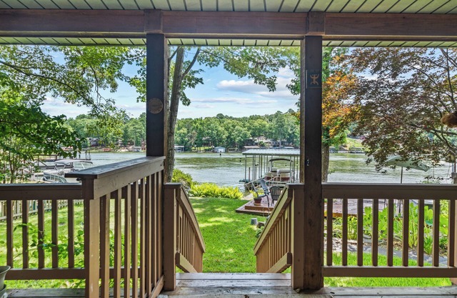 New Listing! Peaceful lake home on beautiful Lake Hamilton w/dock access!