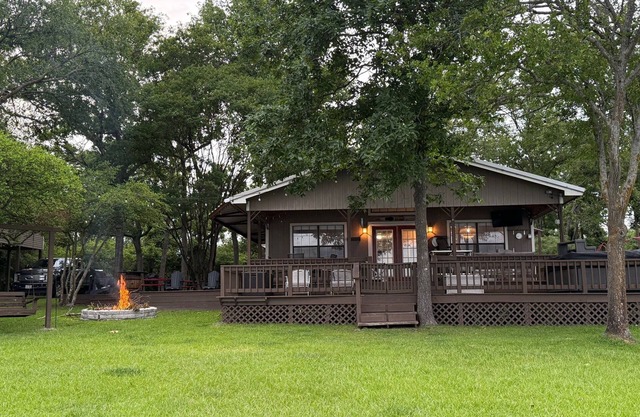 NEW LISTING - Private Lake Retreat with 2 Homes, 5 Bedroom, Hot Tub, and more