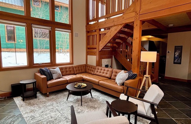 New Listing! Purcell Woods Chalet – Sleeps 12