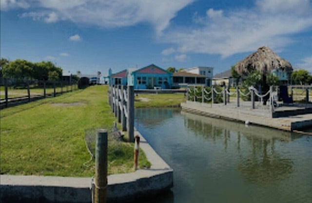NEW LISTING Rockport Canal House & Cottage with boat ramp