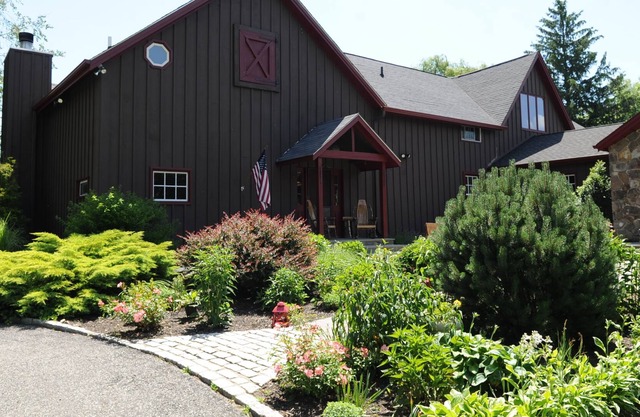 NEW LISTING ! Rustic house with private pool in heart of the Hudson Valley