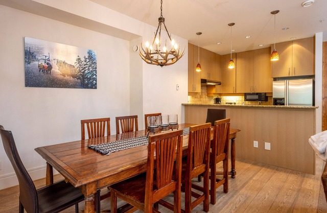 NEW LISTING | Ski-In/Out | Private Hot Tub | Double Garage | Managed By Aloha Whistler