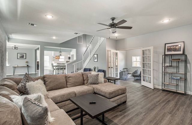 New Listing! Spacious 4 BDRM Home W/Pool Mins To DT/Riverwalk!
