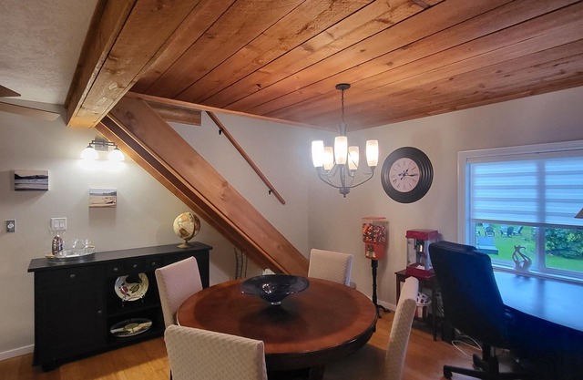 New Listing -SPECTACULAR 3 acer 4 BR 2 seperate suite private oasis with it all