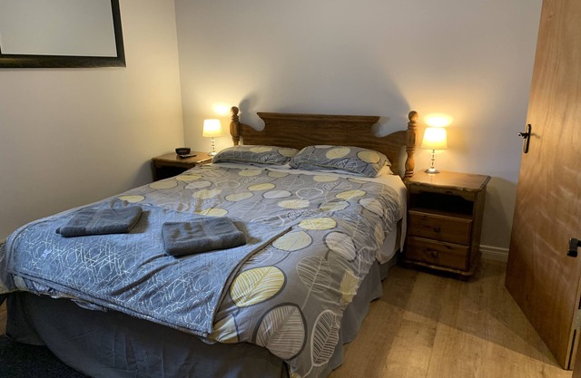 *NEW LISTING* Stay in a refurbished Victorian Era Courtyard!