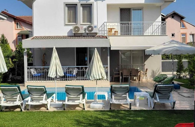NEW LISTING - Villa Sia, 5 Bedroom Private Villa with Pool & Garden