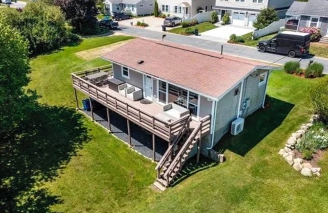 New Listing! Walk to Beaches, Point Judith, AC, WiFi, Fire Pit, Outdoor Shower