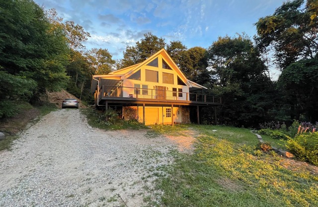 New Listing!! Wander the Mtns-Off The Beaten Path Chalet- in Nantahala AC, WiFi