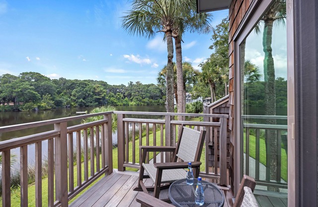 New Listing! Windswept Villa, Oceanside Kiawah, Steps to Beach & Park, Lagoon Views!