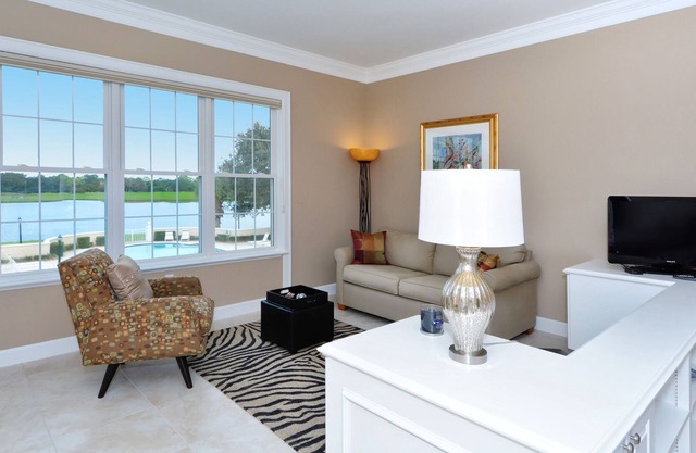 NEW LISTING: Windsor Lodge Unit 14, studio, close to beaches, pool