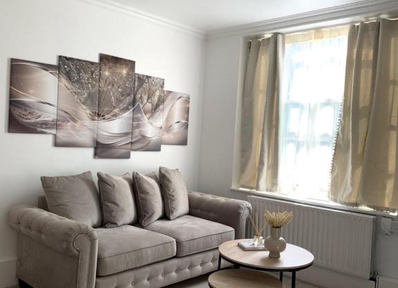 New look flat In Waterloo