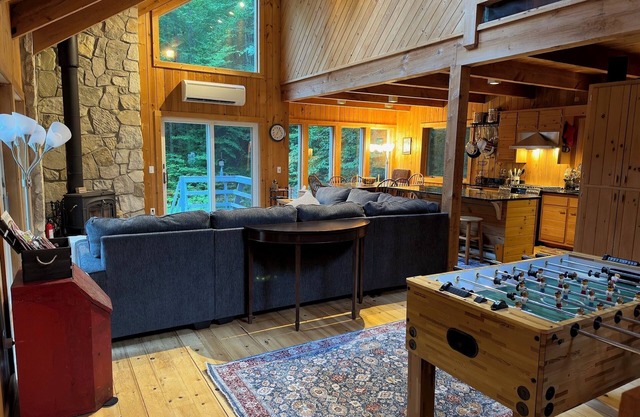 New!! Lovely Post & Beam home minutes from Lenox & Williamstown, lakes & hiking