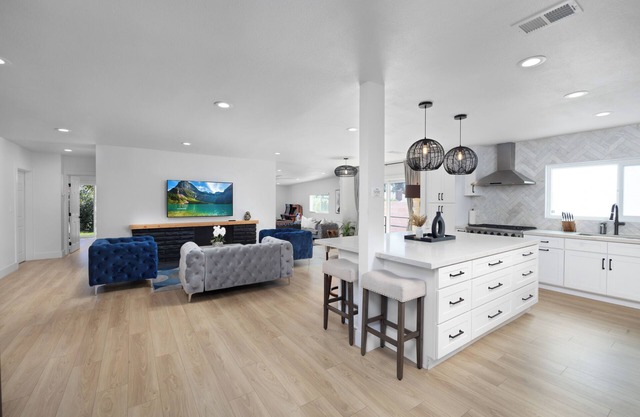 NEW Lux 5BR Villa Near Disney, Knotts, LA, OC w/ Hot Tub & Games