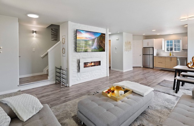 New!! Lux Poolside Oasis - 2 bd / 3 ba Condo - Close to Everything!