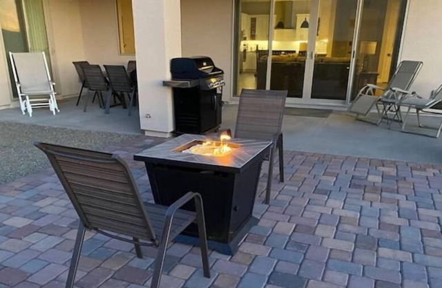 NEW Luxe House, all New Appliances & Furniture