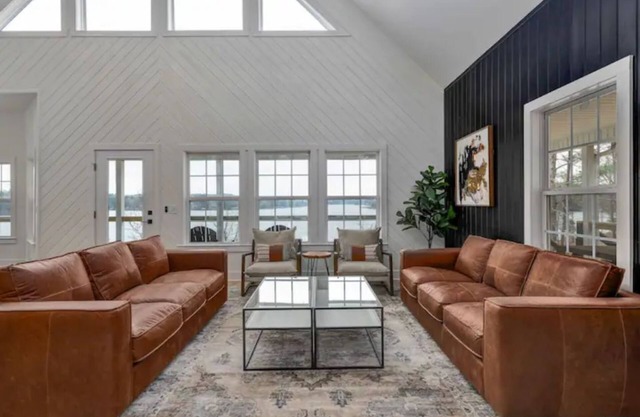 New*Luxe Lakefront*Fully Loaded*Hot Tub*Fire Pit
