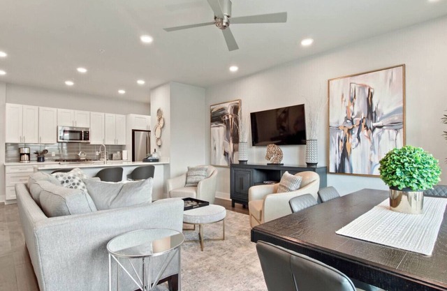 Luxurious & Beautiful - 2br/2ba w/ Pool! Bywater!