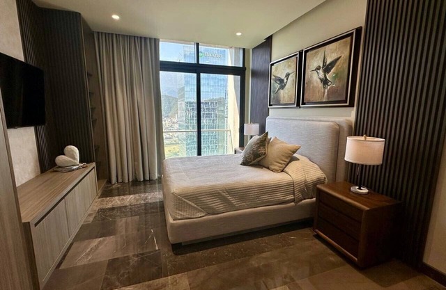 New Luxury 1BR/1BA in Prime Spot!