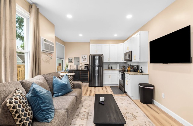 New! Luxury 1BR Flat near Downtown Mount Clemens