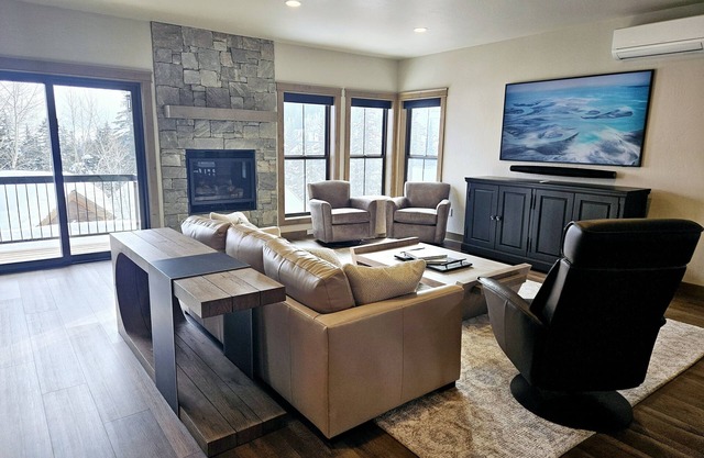 NEW! Luxury 3BR+Loft - Wood Run 101 Ski-In/Out