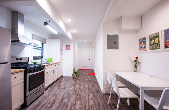 NEW! Luxury 4BD/4BA w/ Rooftop Terrace & Outdoor Patio Kitchen