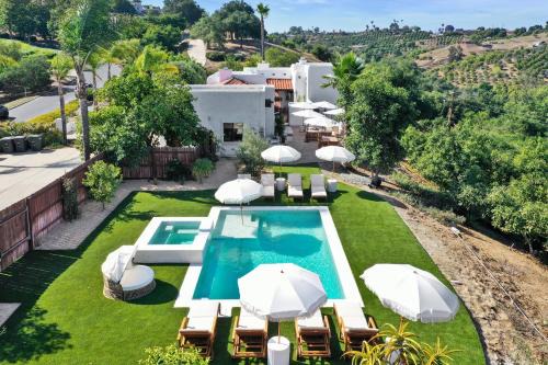 "NEW"Luxury 5 bedroom Wine Retreat Fallbrook Villa sleeps 12 and Venues