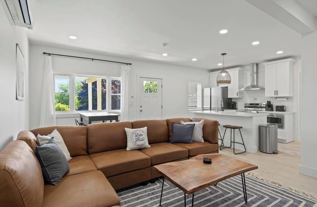 NEW Luxury Apartment | Sodus Point | King Bed
