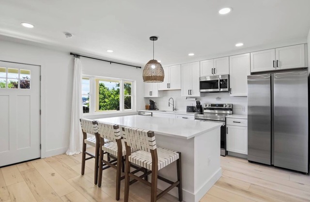 NEW Luxury Apartment | Sodus Point | 2 King Beds