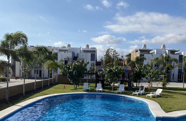 New Luxury Condo Very Private, 2bd, 1bth 24hr Security!