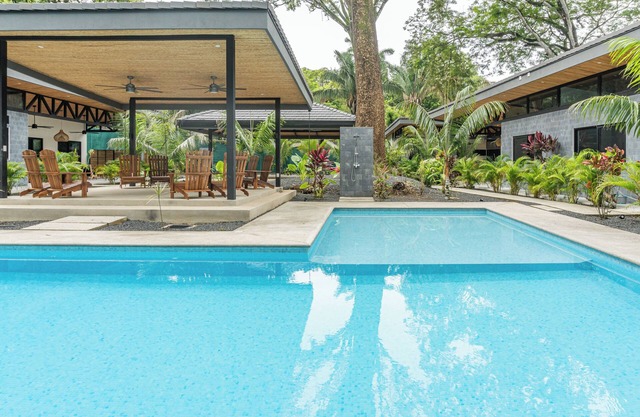 New Luxury Villa in central Guiones - walk to the beach, large pool & parking