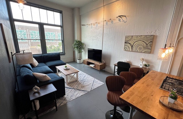 NEW! Luxury Downtown 2BR Loft with Parking