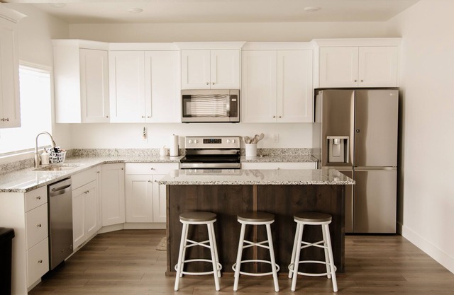 NEW Luxury Home, Garden City, Bear Lake, 15 Bed, IDEAL BEACH ACCESS