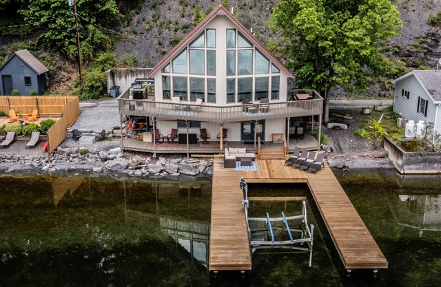 *NEW* Luxury Lakefront Retreat | Huge Dock!