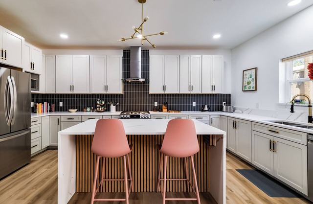 New Luxury MCM Home Steps from Meow Wolf & Amazing Chef's Kitchen