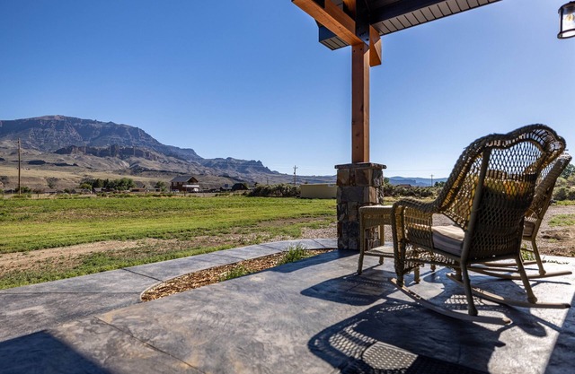 New Luxury Mountain Modern Cabin Near Yellowstone