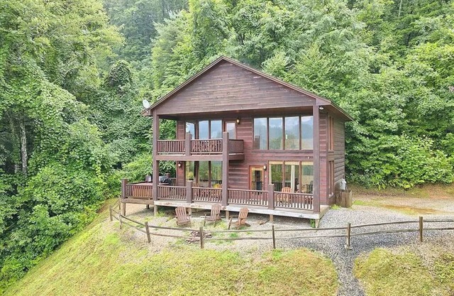 NEW! LUXURY MOUNTAIN CABIN, VIEWS, HOT TUB, FIRE PIT