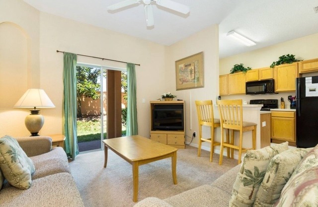 NEW! Luxury Regal Oaks Townhome Near Disney with Resort-Style Amenities & Old Town Fu