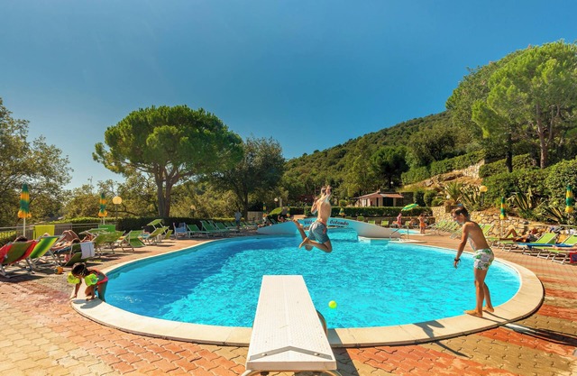 Neues Management Ferienhaus Villaggio Colombo V3 mit Garten & Gemeinschaftspool