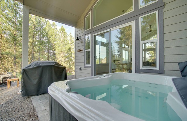 New Meadows Golf Resort Vacation Rental w/ Hot Tub
