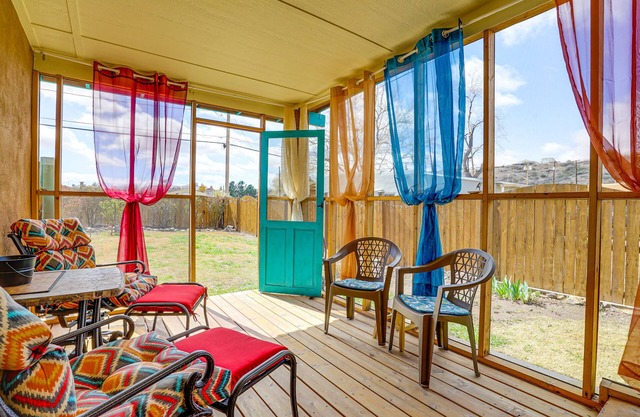 New Mexico Cottage: Hot Springs Fed Tub On-Site