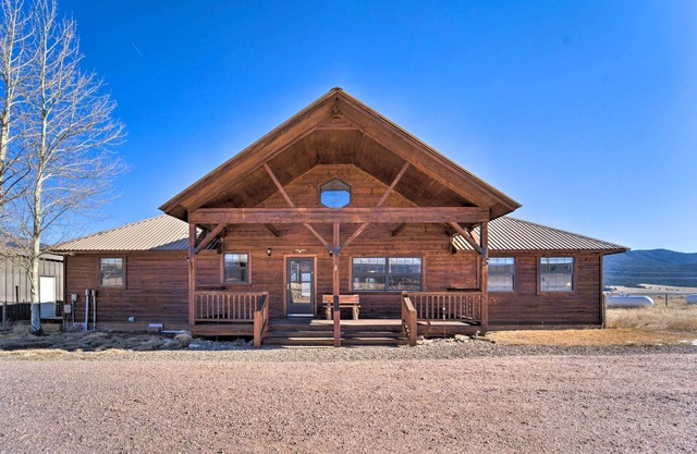 New Mexico Cabin Hideaway w/ Eagle Nest Lake Views