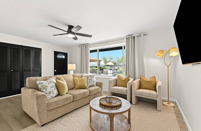 Spacious 2BR Flat near Downtown Royal Oak