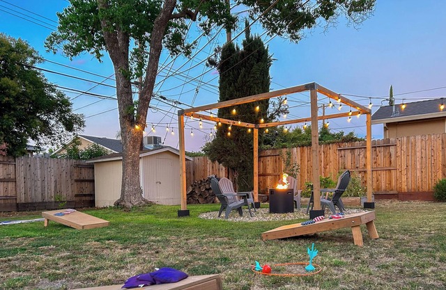 NEW - Modern 3BR & Backyard Oasis - 5 Minutes from American River!