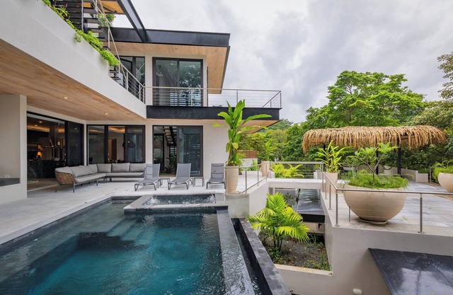 Modern 6BR – Pool, Sleeps 20