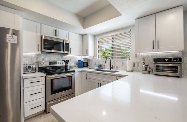 New Modern Apartment in Biltmore, short vacation or long stay, pet friendly!