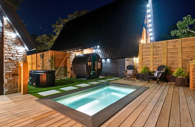 New Modern Cabin with Pool, Sauna, and Cold Plunge