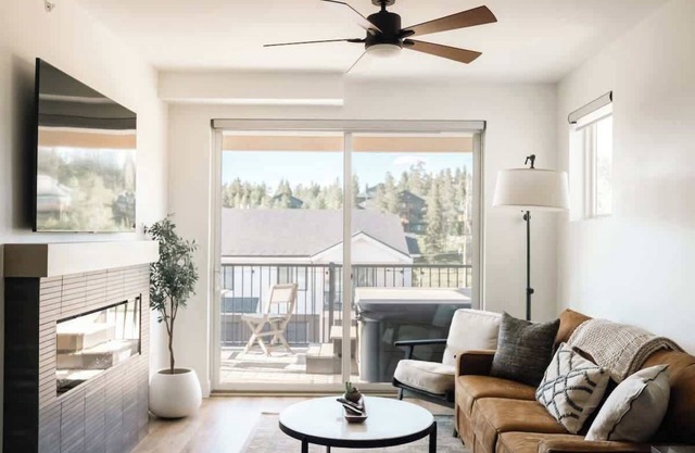 New Modern Charm | Hot Tub | Deck Views! | Fraser