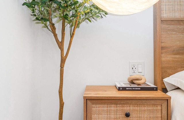 New, Modern & Clean Luxury Studio Suite - Great Location!